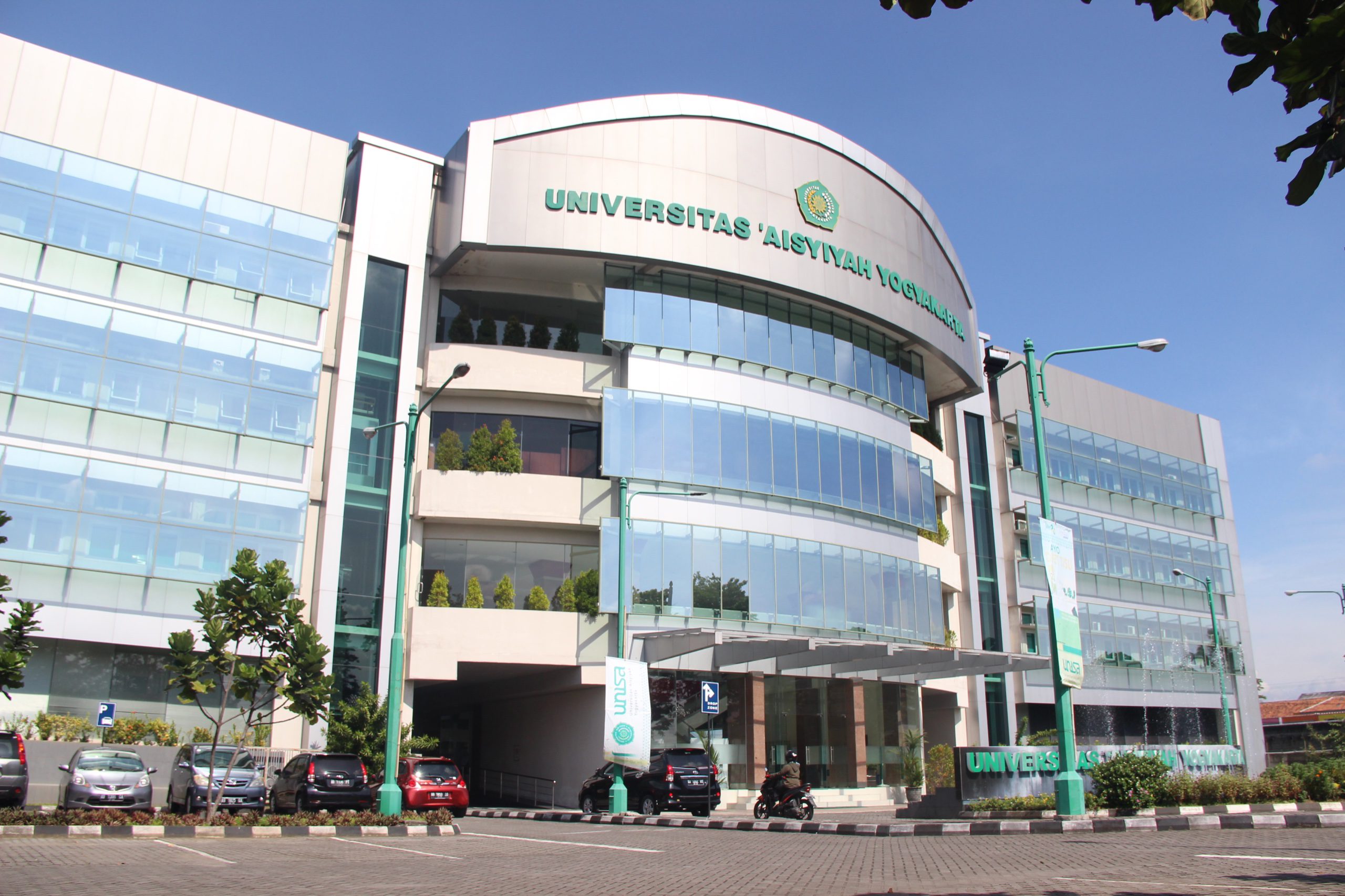 Latar Belakang Arsitektur